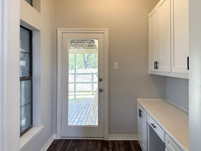 Building Photo - 55001 Windmill Ln