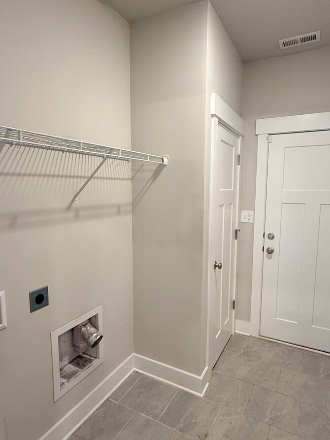 Building Photo - 408 Raleigh Elm Dr