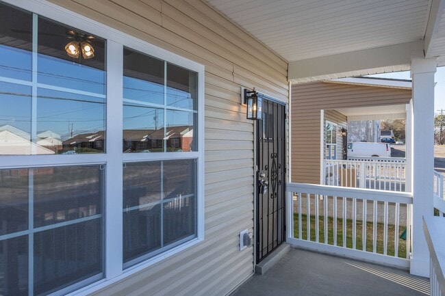 Building Photo - 1 Year of FREE Alarm Monitoring! 3 Bedroom with 2 Baths!
