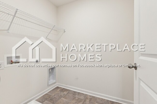 Building Photo - 702 Newtons Wy