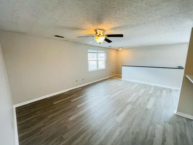 Building Photo - 4229 Briarwood Dr