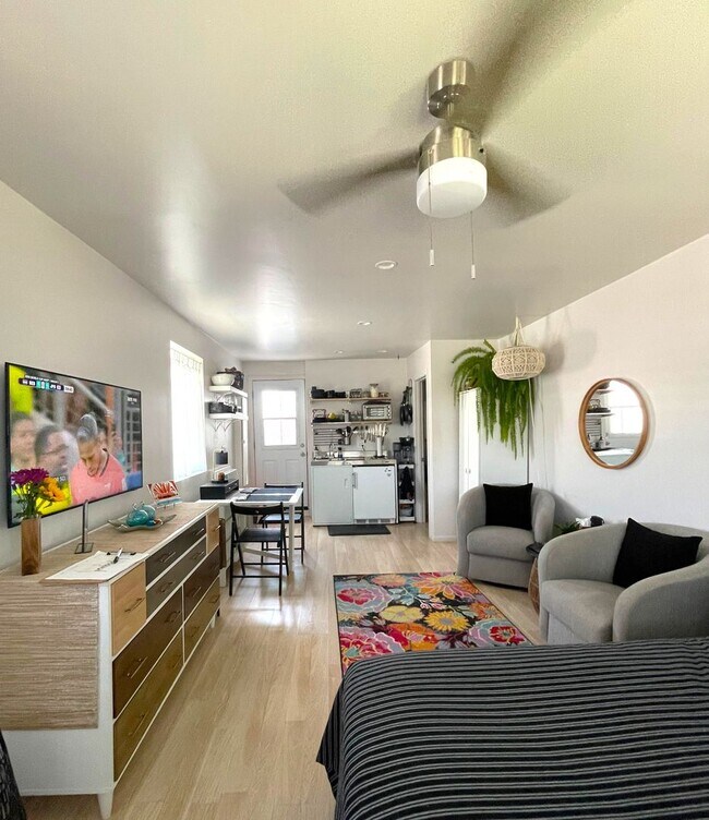 Building Photo - Charming Studio with Private Outdoor Space in Quiet Del Cerro Neighborhood