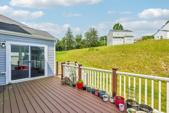 Building Photo - 1105 Deerfield Dr
