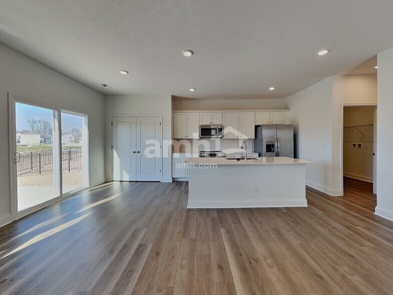 Building Photo - 9085 Henley Ave