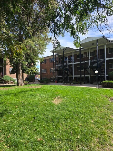 Building Photo - 6800 E Tennessee Ave