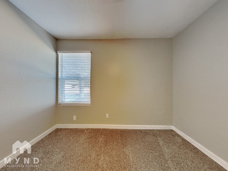 Building Photo - 227 W Kerry Ln