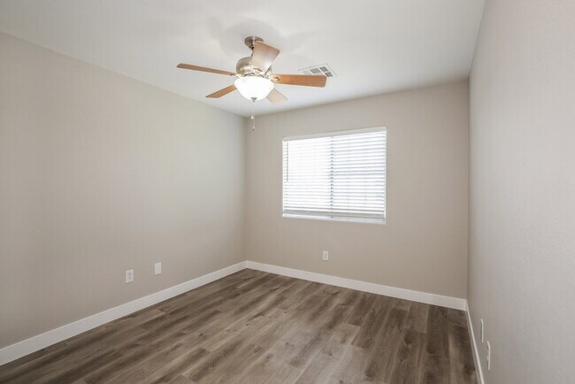 Building Photo - 425 Orchid Oasis Ave