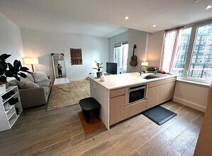 Building Photo - 10 Nevins St