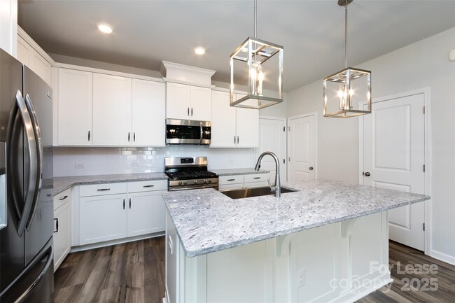 Building Photo - 2550 Lydia Ave