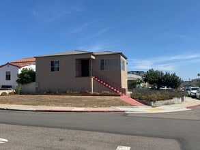 Building Photo - POINT LOMA HOME 3br/1ba remodeled home loc...