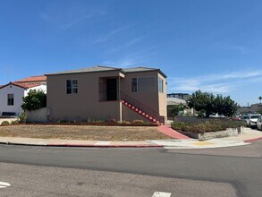 Building Photo - POINT LOMA HOME 4br-2.0 baths located on l...