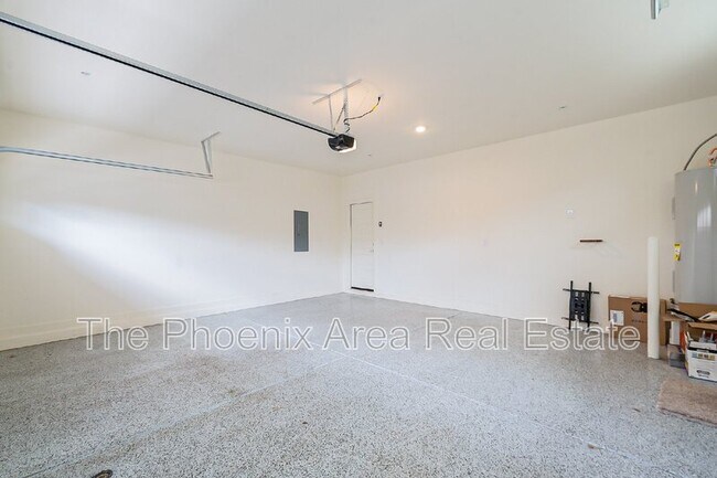 Building Photo - 4022 E Erie St