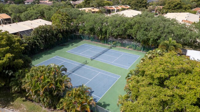 Building Photo - 720 E Coco Plum Cir