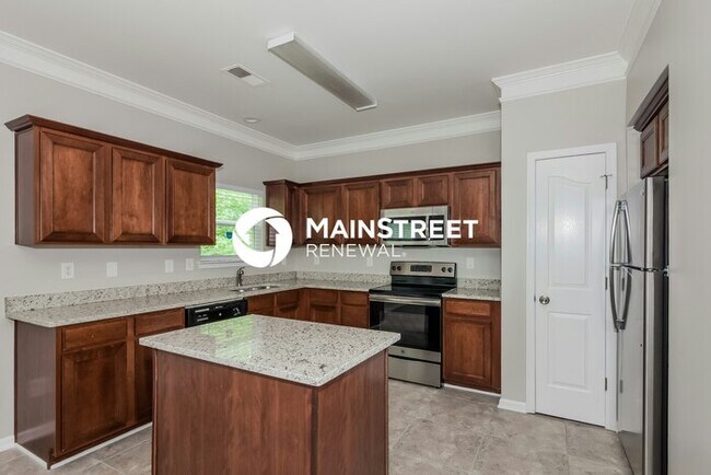 Building Photo - 3 Bedroom Pet-Friendly Home in Charlotte, NC with Main Street Renewal