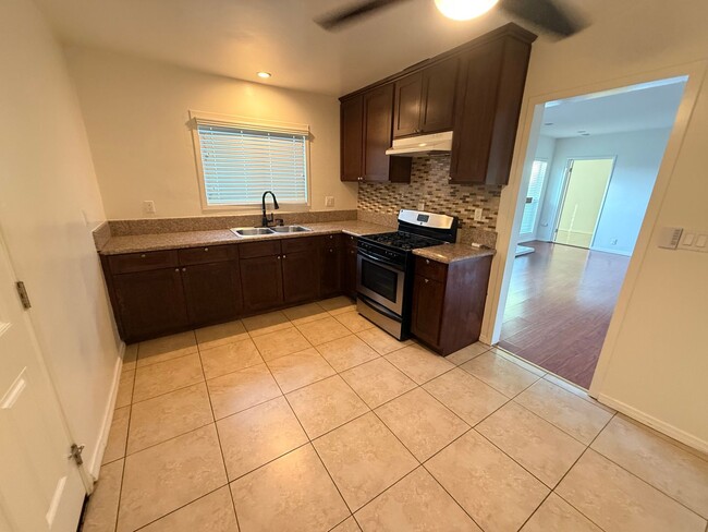 Building Photo - Three bedroom home in Long Beach available to rent now!
