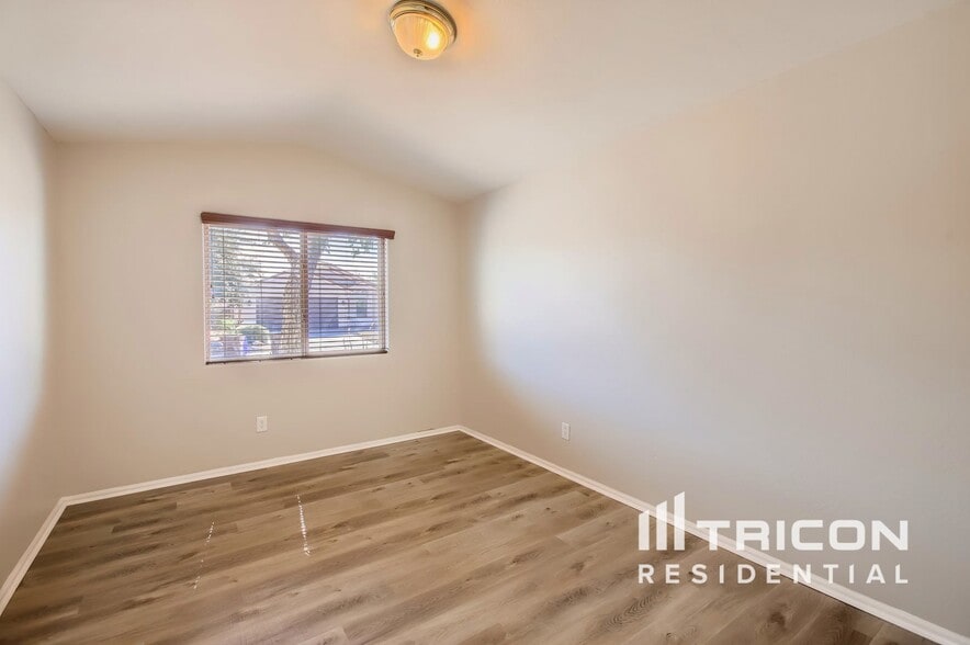 Building Photo - 40352 W Novak Ln