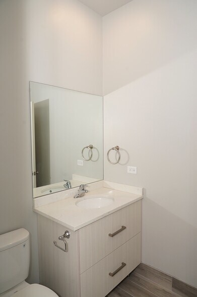 Building Photo - 6138 S University Ave