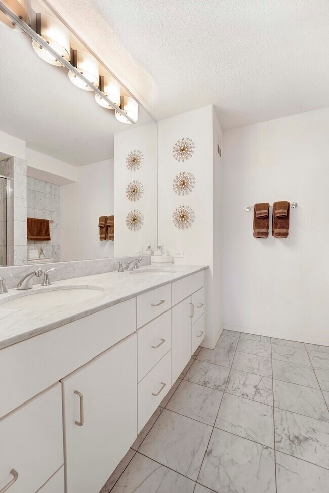 Building Photo - 9725 Woods Dr
