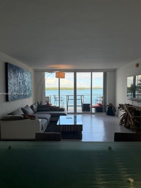 Building Photo - 10350 W Bay Harbor Dr