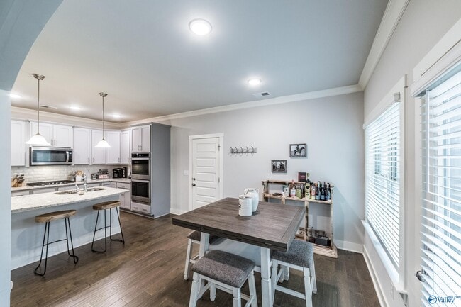 Building Photo - 6 Desert Oak Ct SW