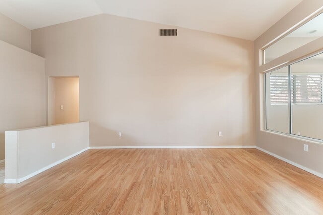Building Photo - Sun City Summerlin 2 bedroom and 2 bathroom in a  55 and older Neighborhood