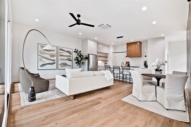 Building Photo - 210 NW 9th St