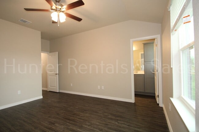 Building Photo - 505 Bonnie Dr