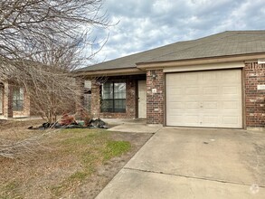 Building Photo - 1111 Cinch Dr
