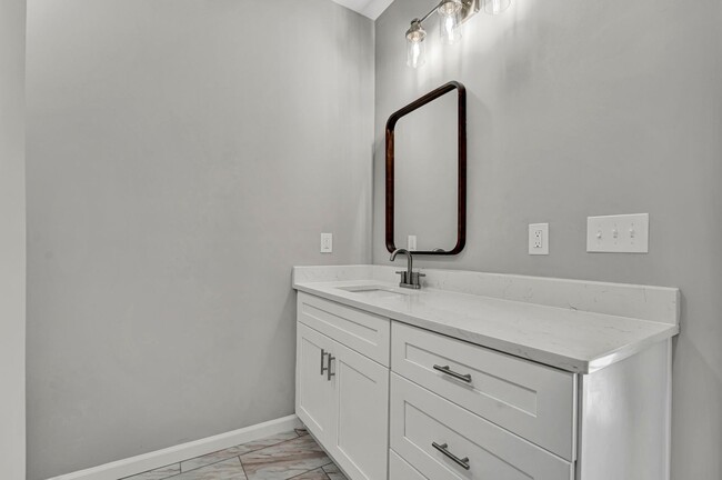 Building Photo - Stunning 4 Bedroom Home in Laurens