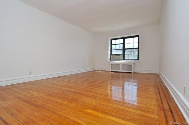 Building Photo - 105 Garth Rd