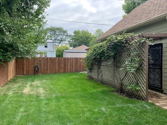 Building Photo - 131 Montgomery Ln