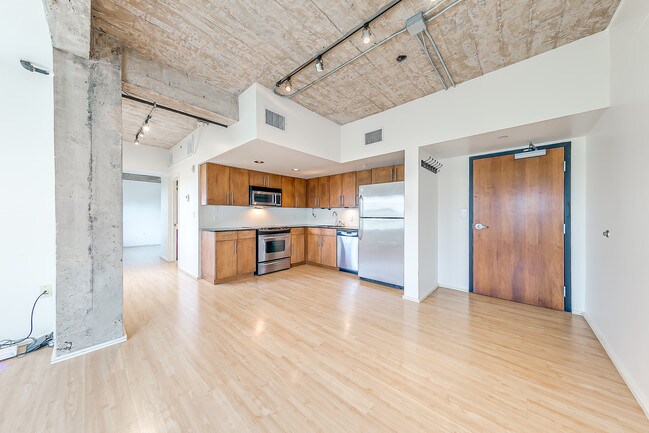 Building Photo - 1209 N Harvey Ave