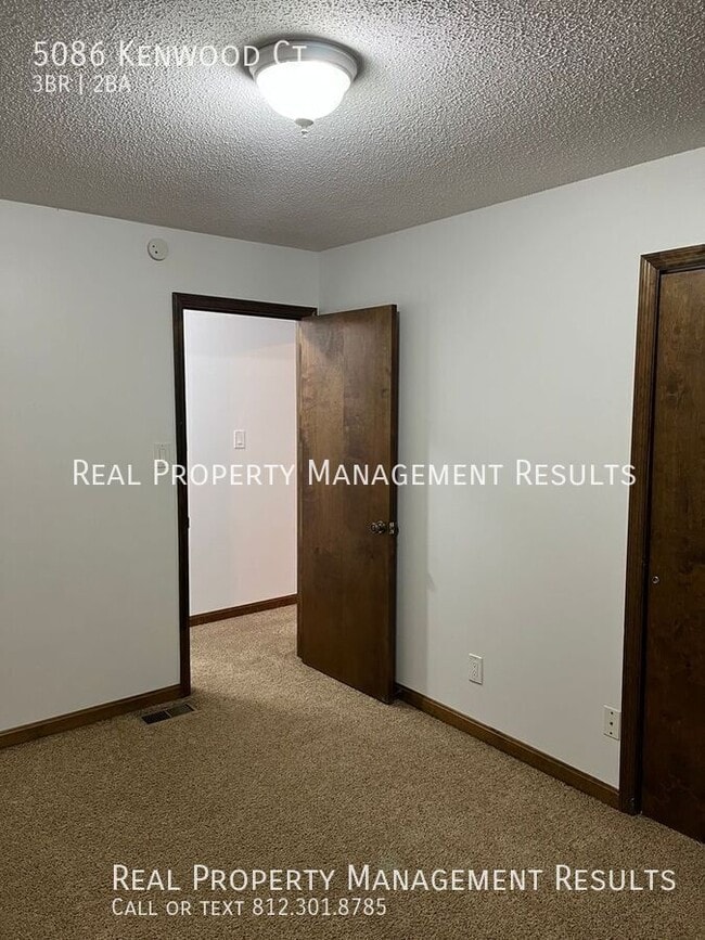 Building Photo - 5086 Kenwood Ct