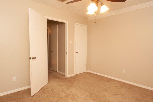 Building Photo - 10606 Kirkhall Dr