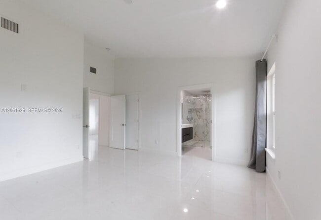 Building Photo - 6305 SW 31st St