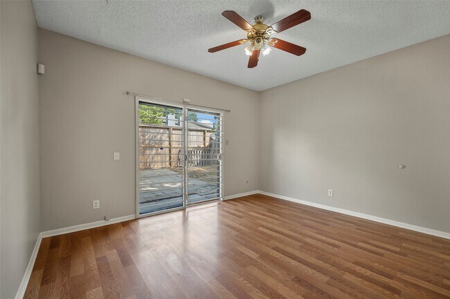 Building Photo - 7120 Deer Creek Ct