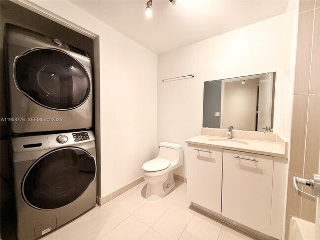 Building Photo - 3250 NE 1st Ave