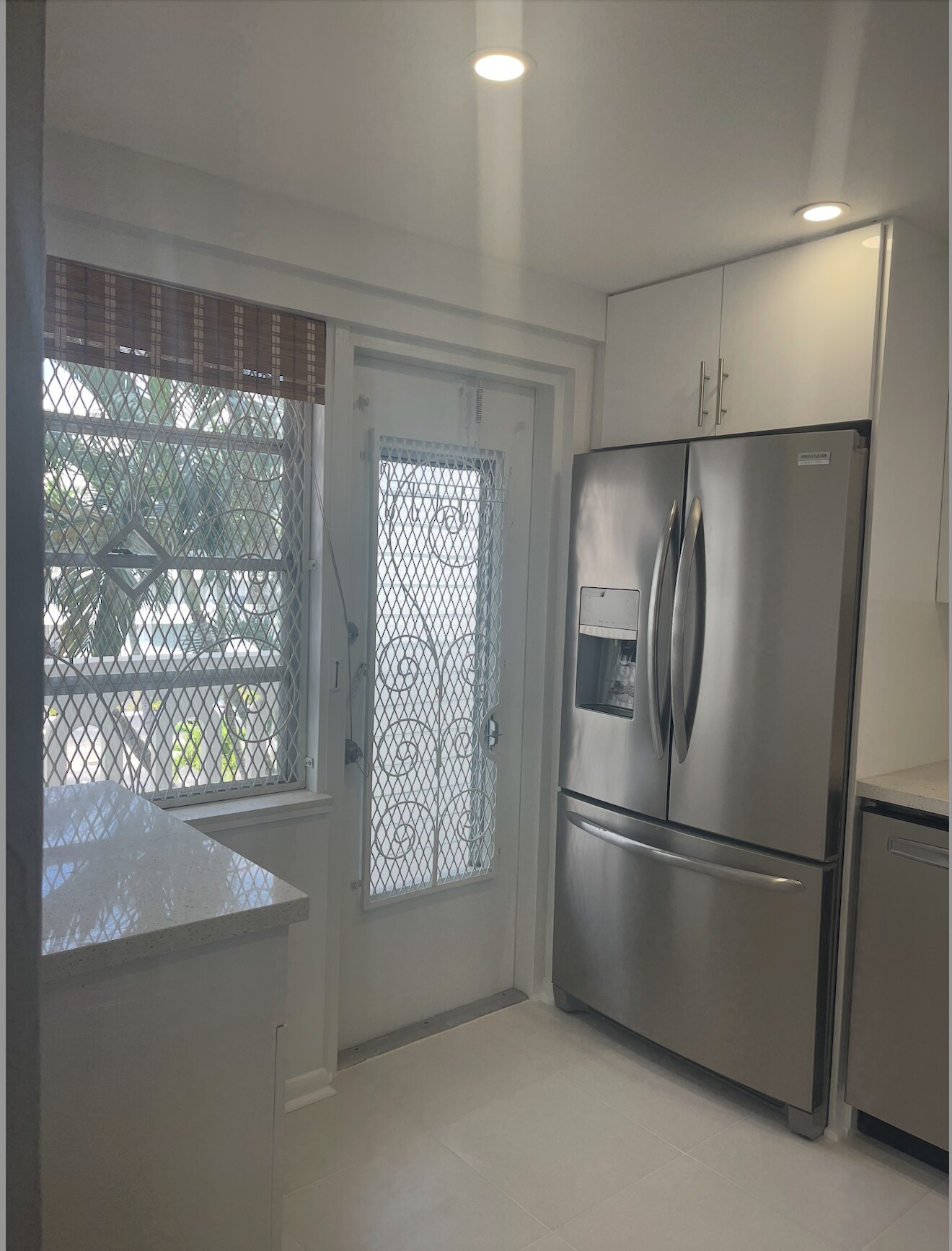 Building Photo - 3181 S Ocean Dr