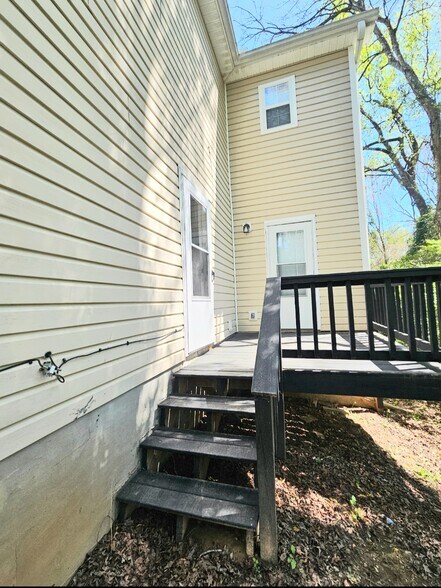 Back deck - 112 W Oak Manor Ct