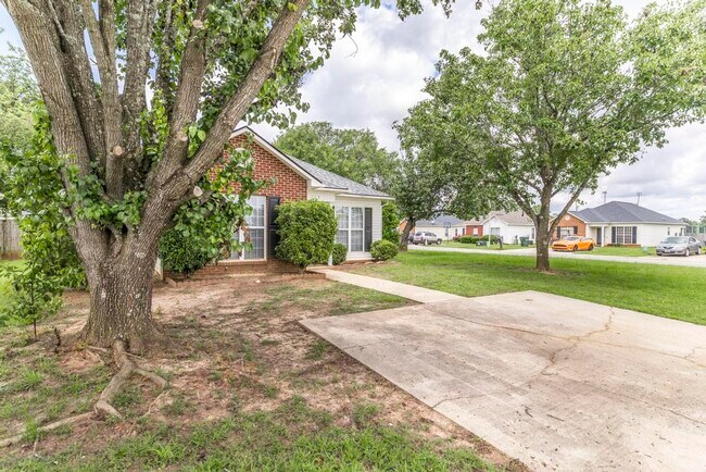 Building Photo - 115 Lauren Ln
