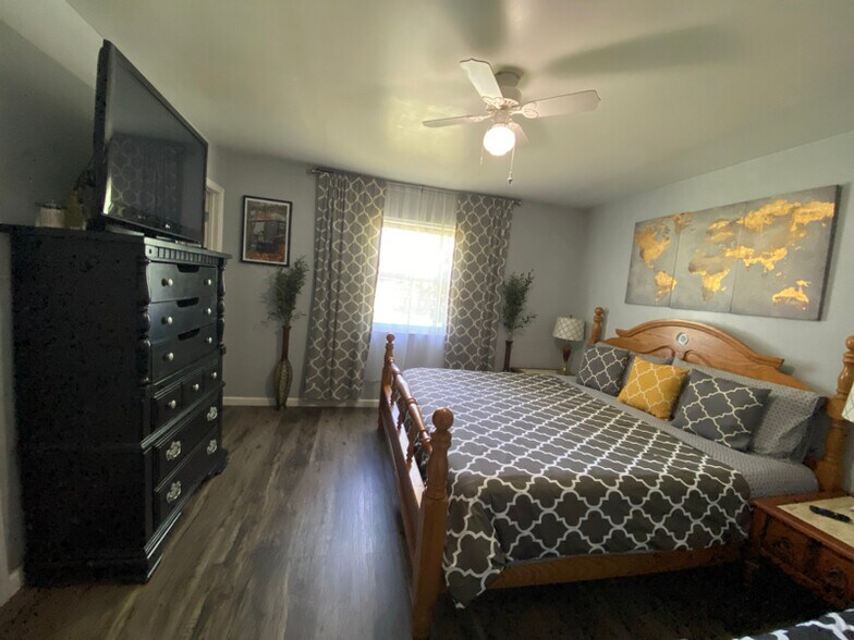 Primary Photo - 1930 Reese Ave