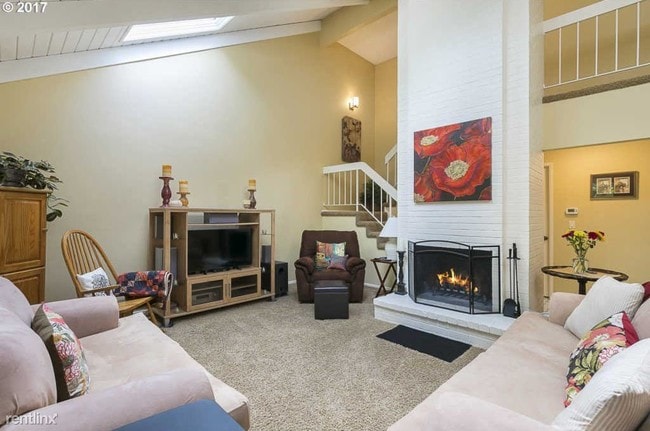 Building Photo - 15 Britten Ct