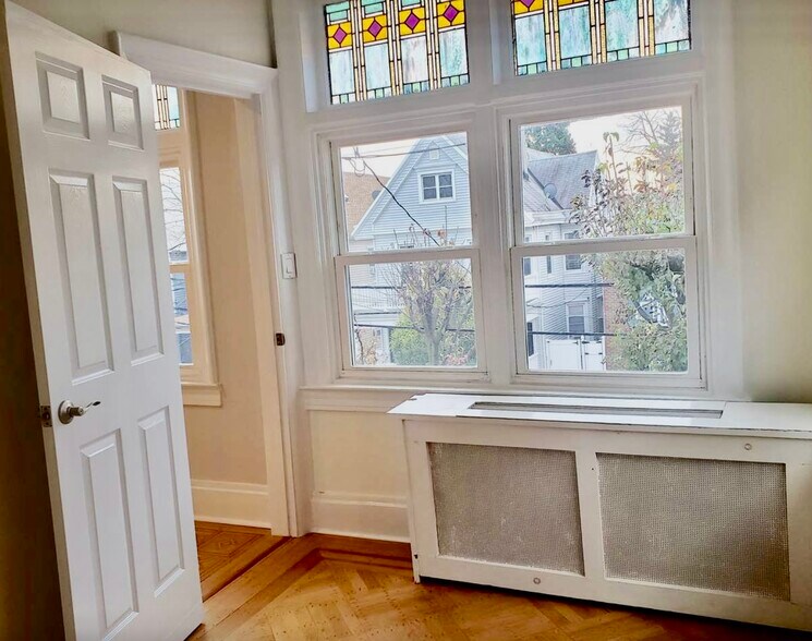 front bedroom - 43 W 41st St