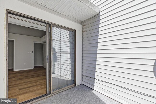 Building Photo - 1647 Carriage House Terrace