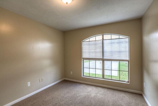 Building Photo - 10602 Pine Landing Dr