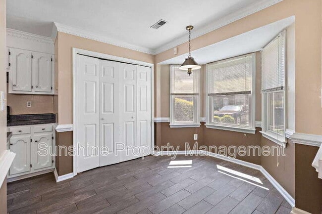 Building Photo - 5795 Rivermill Cir