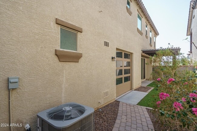 Building Photo - 1627 N 208th Ave