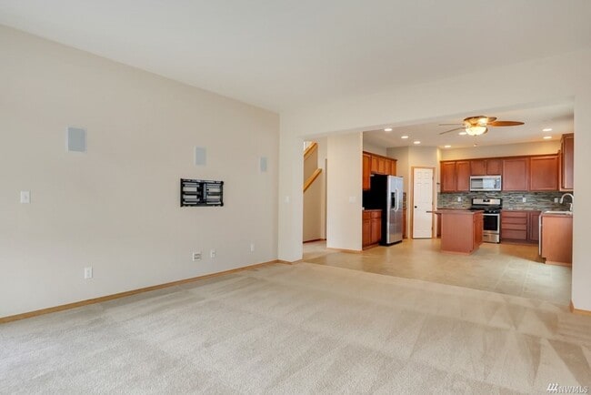 Building Photo - Beautiful home on corner lot!