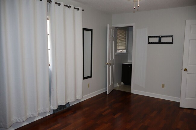 Building Photo - 3809 W Rollins Rd