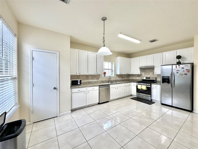Building Photo - 2214 Bristol Bend Ln